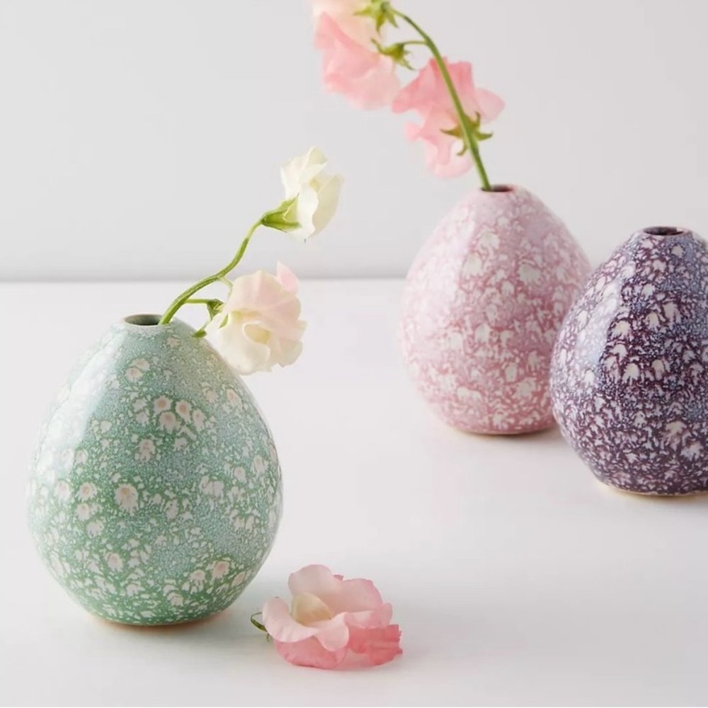 Anthropologie 🌸 Reiko Bud Vase Earthenware Small
Oval Pink Vase